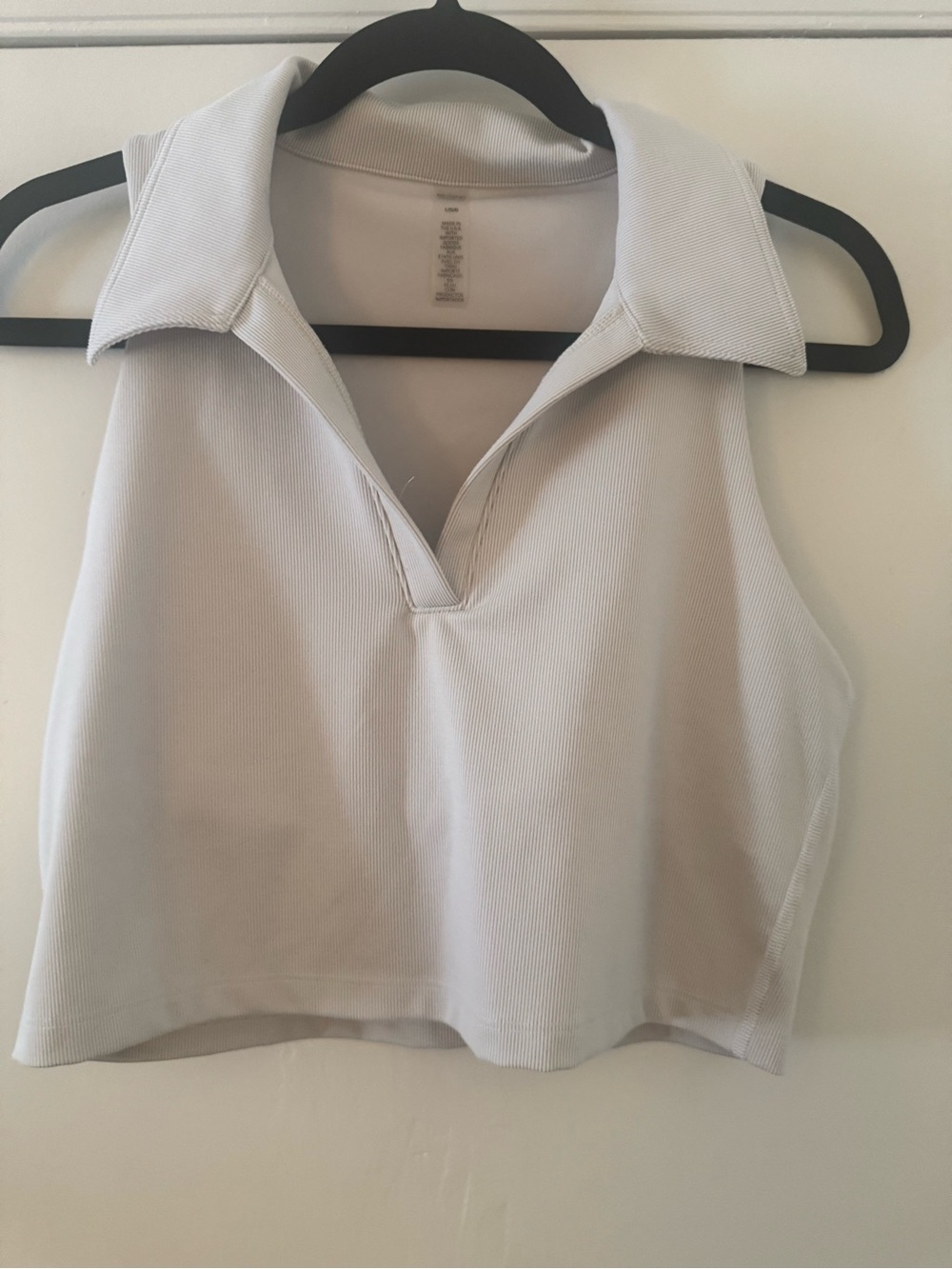 Beyond Yoga Sleeveless Collared V-Neck Crop Top